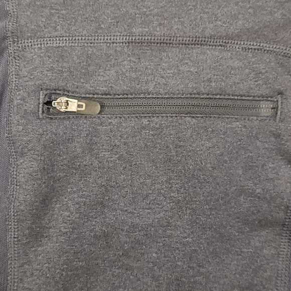 Aritzia TNA Grey Small tank top - Picture 4 of 7